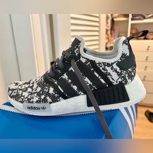 Women’s Adidas NMD R1 Shoes Size 9